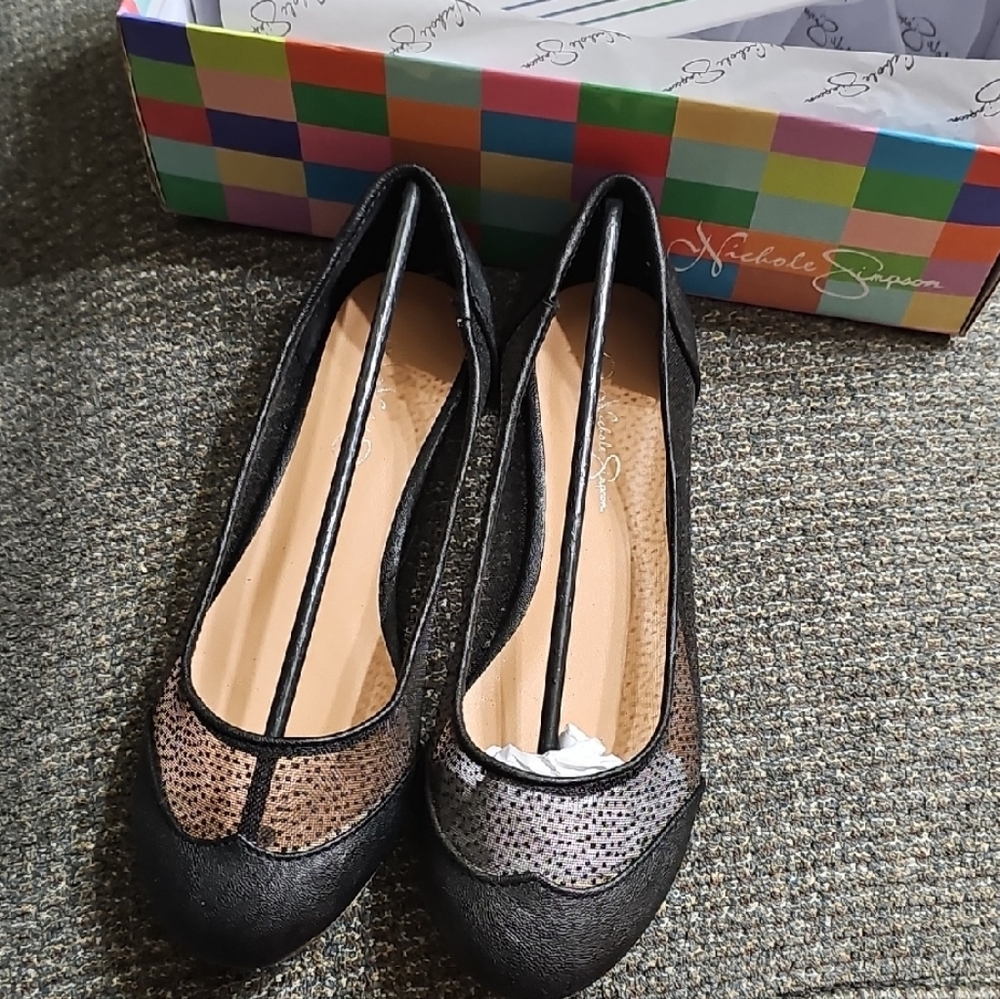 Elegant Black and Tan Loafers with Rounded Toe